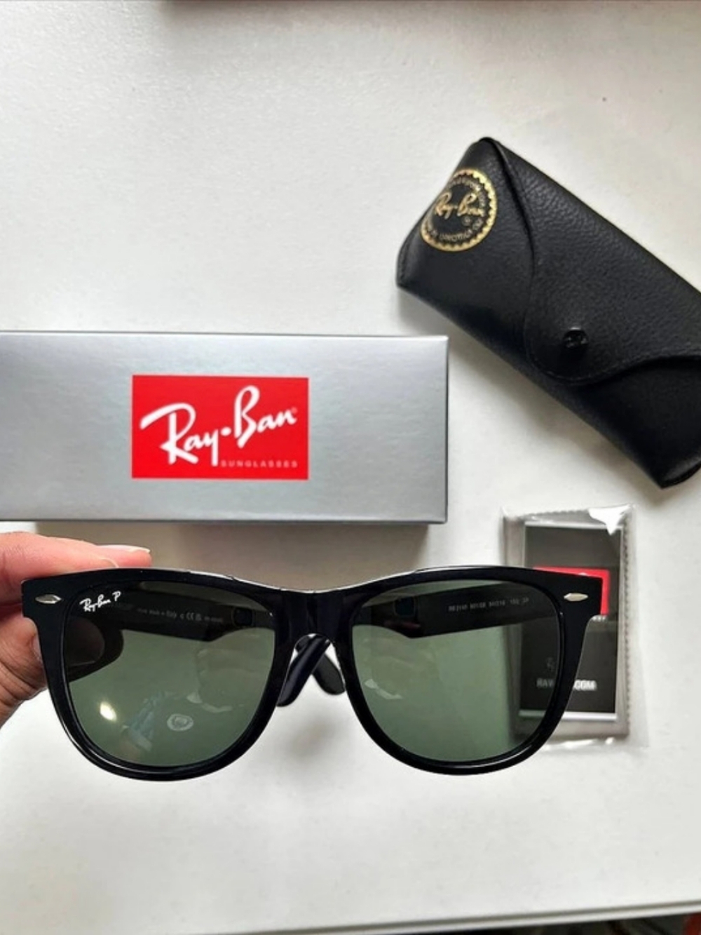 Ray-Ban Wayfarer Polarized Classic Sunglasses Black NWT
